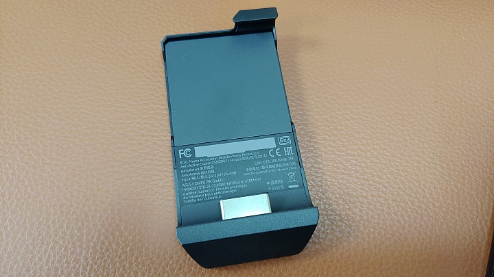 128GB版的ROG Phone 爽玩吃雞