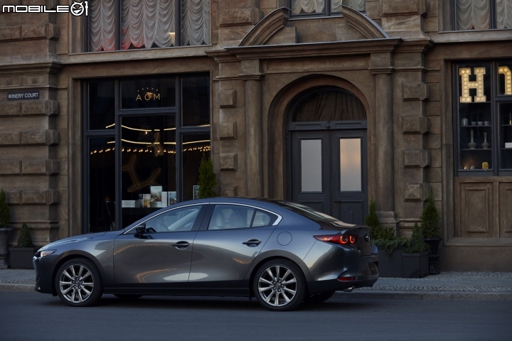 【海外情報】全新大改款Mazda 3 首批正式樣貌照片曝光!