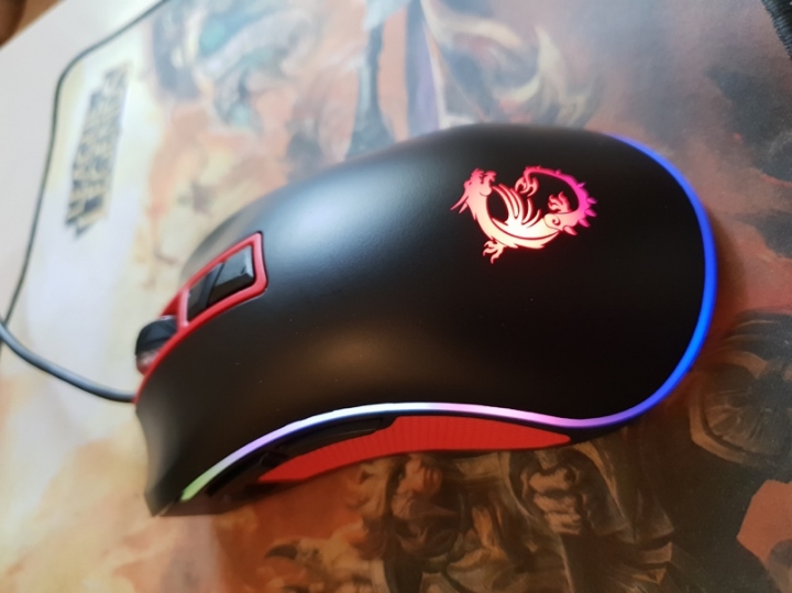 人生第一台電競筆電 MSI GV62 8RC-202TW不專業開箱