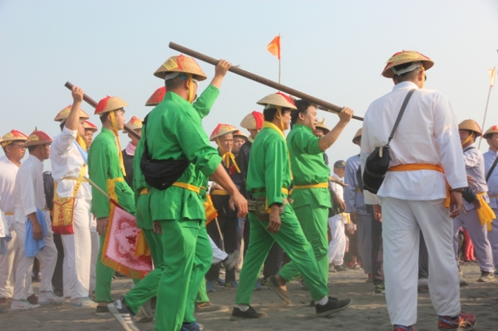 「一生中一定要參與一次的台灣傳統文化祭典」戊戌正科東港迎王騎記