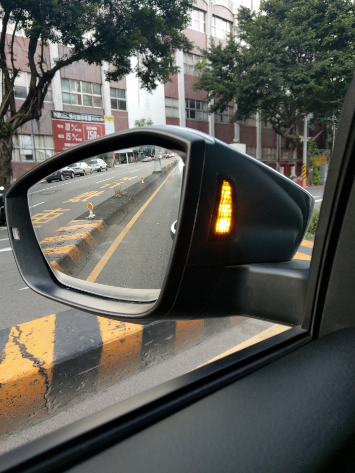 Skoda octavia vrs 安全好本事 之 盲點偵測 跟倒車顯影篇