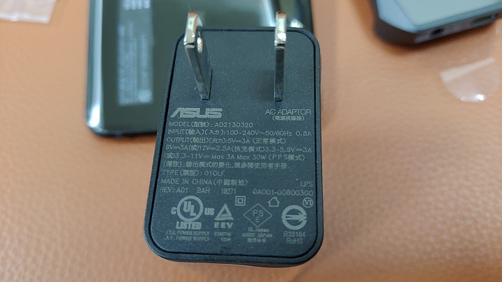 128GB版的ROG Phone 爽玩吃雞
