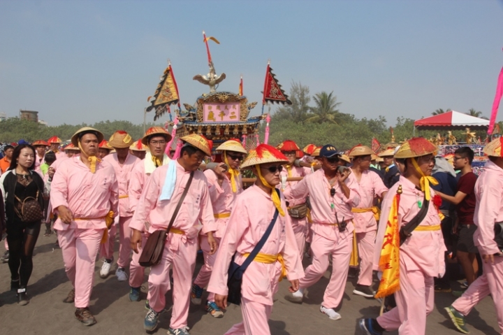 「一生中一定要參與一次的台灣傳統文化祭典」戊戌正科東港迎王騎記