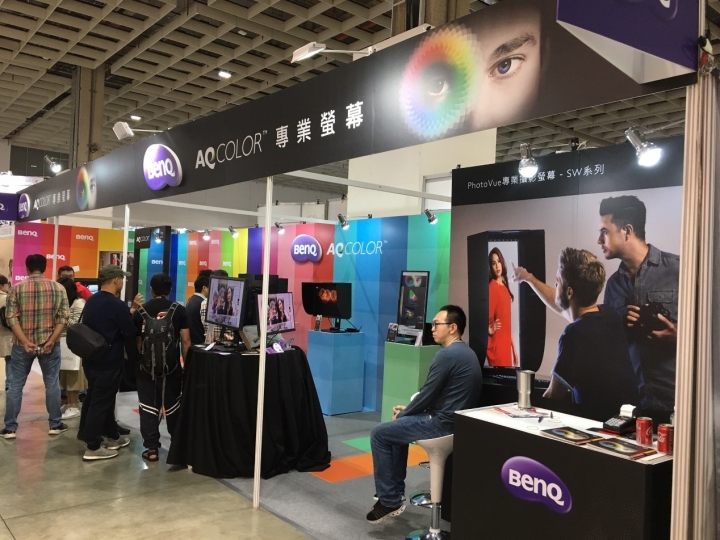 看完琳琅滿目的攝影展,最終選擇BenQ SW271