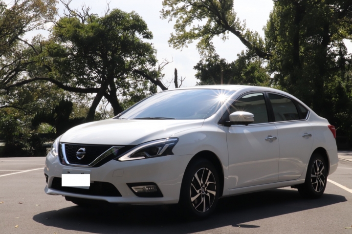 (開箱) 結婚買房買車今年一次完成,喜簽新sentra