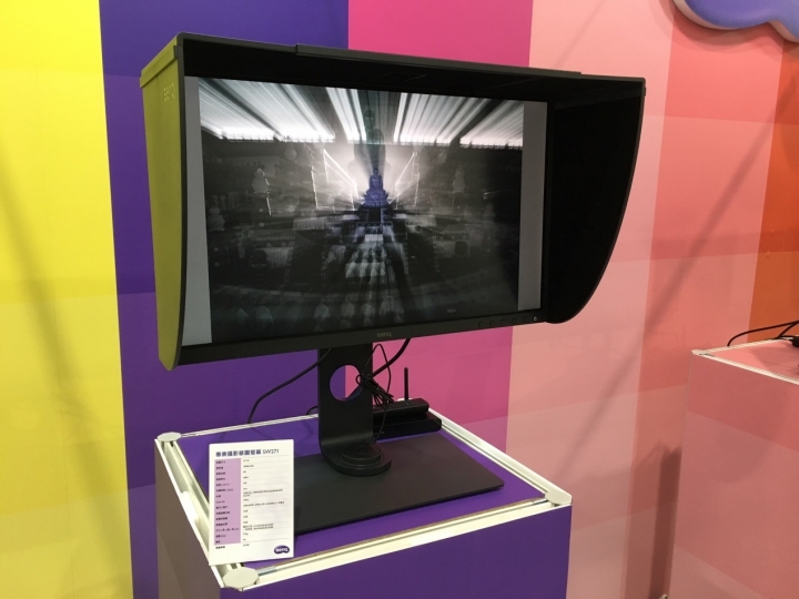 看完琳琅滿目的攝影展,最終選擇BenQ SW271