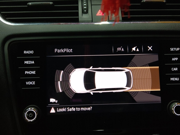 Skoda octavia vrs 安全好本事 之 盲點偵測 跟倒車顯影篇