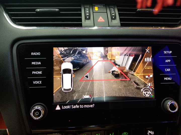 Skoda octavia vrs 安全好本事 之 盲點偵測 跟倒車顯影篇