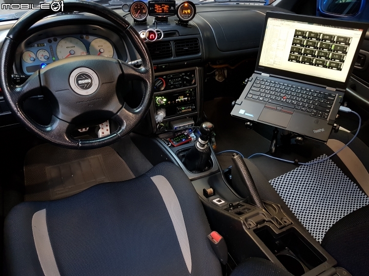 輕量實用的鋁合金軌道式車用筆電架開箱分享~