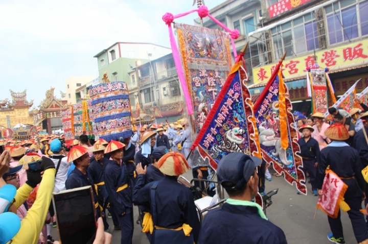 「一生中一定要參與一次的台灣傳統文化祭典」戊戌正科東港迎王騎記