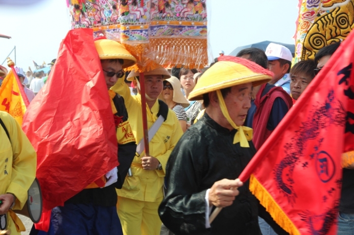 「一生中一定要參與一次的台灣傳統文化祭典」戊戌正科東港迎王騎記