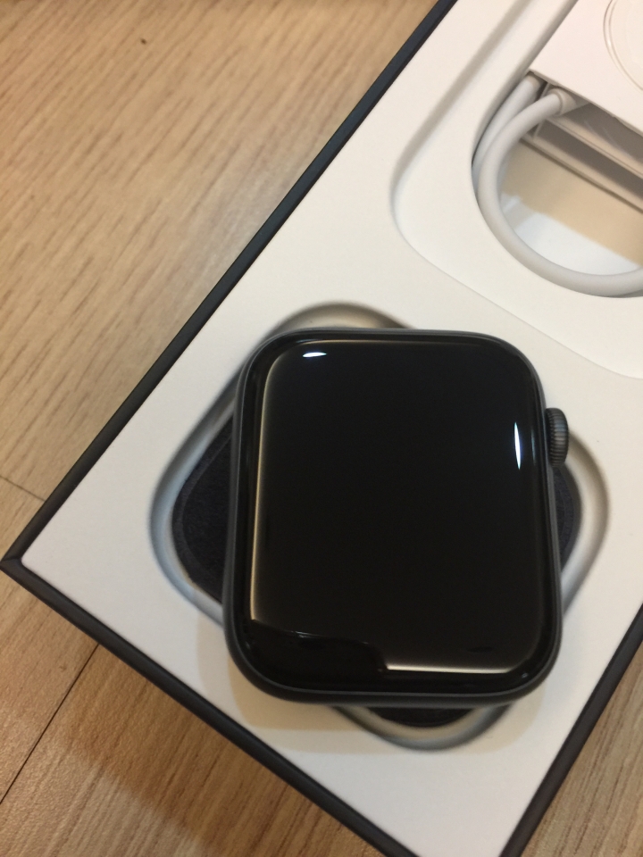 Apple watch s4 GPS Nike+ 無法安裝 第三方APP & 手機型號統計