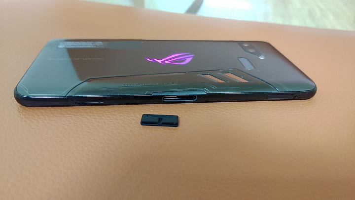 128GB版的ROG Phone 爽玩吃雞