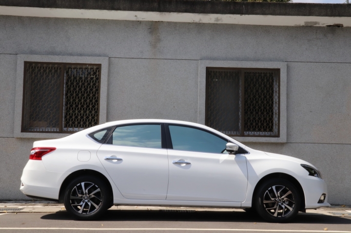 (開箱) 結婚買房買車今年一次完成,喜簽新sentra