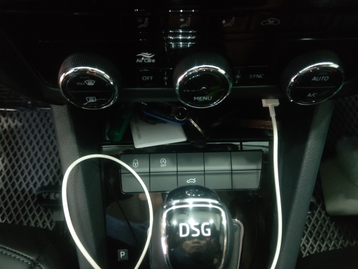 SKODA Octavia Combi 1.0 不專業開箱 原廠倒車顯影以及保險絲熄火斷電