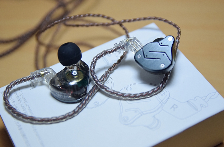 開箱 體驗 KZ ZSN 可換線入耳式耳機 亮眼外型 CP超值高端耳機