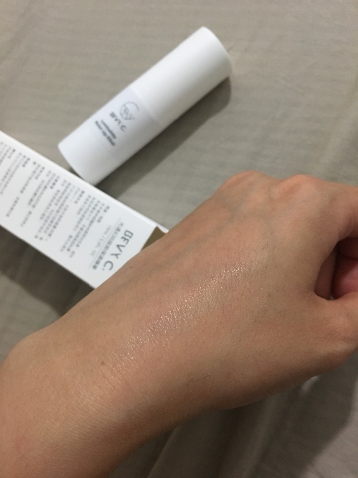 【使用心得】BEVY C.光透幻白妝前保濕精華