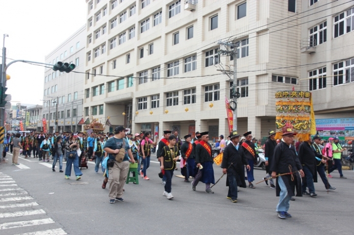 「一生中一定要參與一次的台灣傳統文化祭典」戊戌正科東港迎王騎記