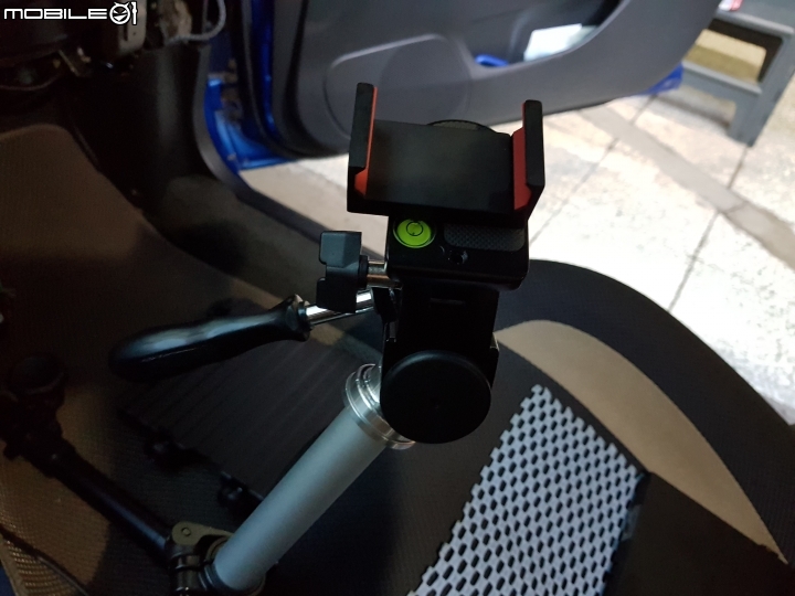 輕量實用的鋁合金軌道式車用筆電架開箱分享~