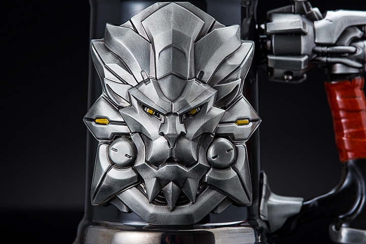 《鬥陣特攻》萊因哈特 Reinhardt Stein 啤酒杯-獅頭造型完全比照遊戲內的樣貌設計,霸氣橫生 《鬥陣特攻》萊因哈特 Reinhardt Stein 啤酒杯-獅頭造型完全比照遊戲內的樣貌設計,霸氣橫生