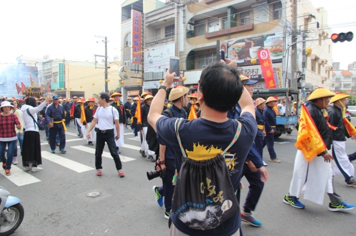 「一生中一定要參與一次的台灣傳統文化祭典」戊戌正科東港迎王騎記