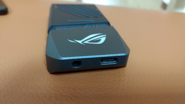 128GB版的ROG Phone 爽玩吃雞