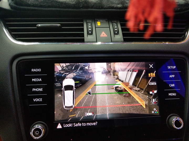 Skoda octavia vrs 安全好本事 之 盲點偵測 跟倒車顯影篇