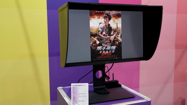 看完琳琅滿目的攝影展,最終選擇BenQ SW271