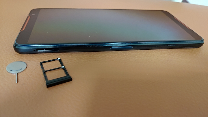 128GB版的ROG Phone 爽玩吃雞