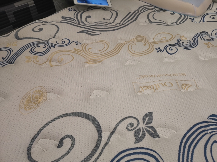 讓睡眠小天使(Katherine-凱薩琳)帶你了解床的世界:科技助眠床墊Angelbed與舒曼波
