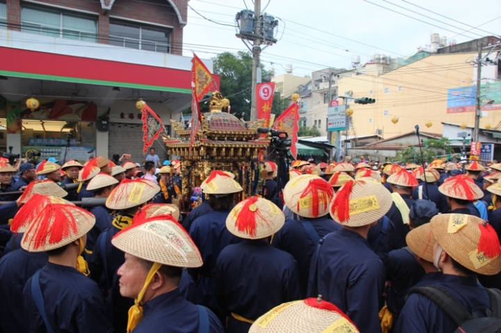 「一生中一定要參與一次的台灣傳統文化祭典」戊戌正科東港迎王騎記