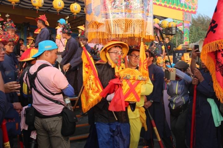 「一生中一定要參與一次的台灣傳統文化祭典」戊戌正科東港迎王騎記