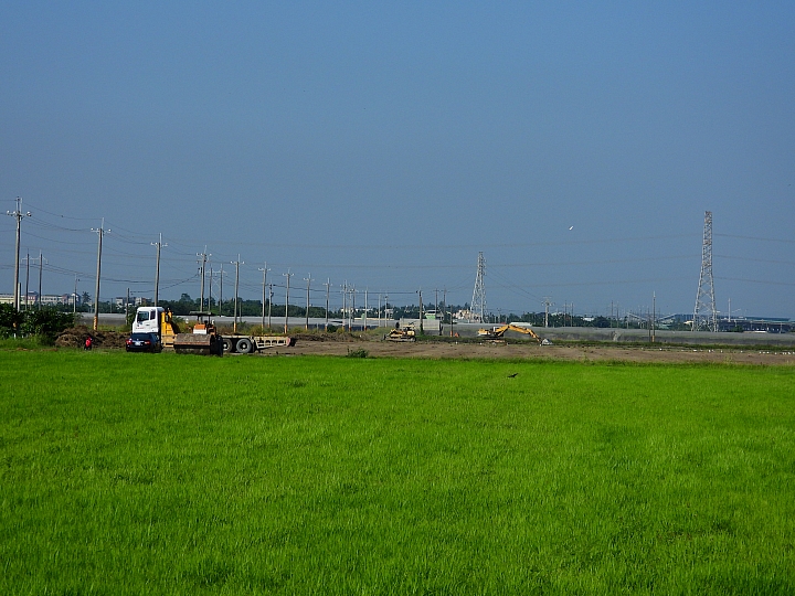 大鵬灣燈會明年2月19日~3月3日，12月3日南州牧草專業區開始整地停車場。