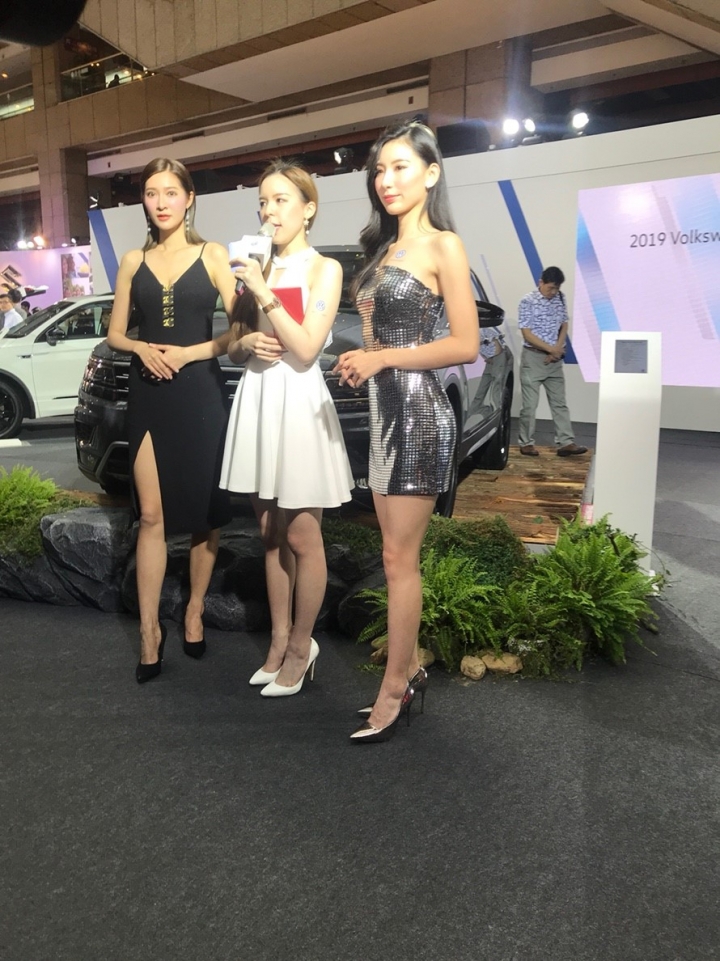 車展除了優惠多,妹也很多呢!(圖多)