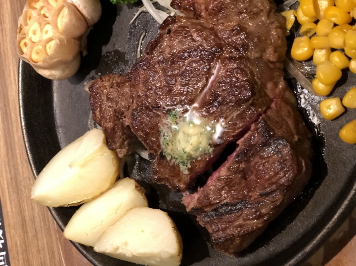 Totsuzen Steak現切現煎以克計價濕式熟成牛排 : 老饕吃巧首選, 打造客製化牛排!