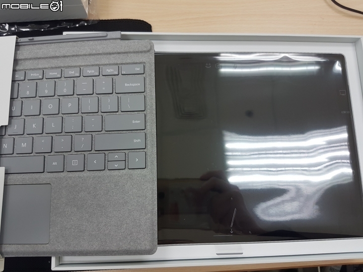簡單開箱surface pro 6 鍵盤主機同捆包,補充type-c 轉接頭