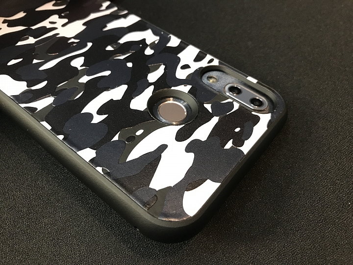 個人認為手感最好的搭配:ZenFone 5 x 犀牛盾