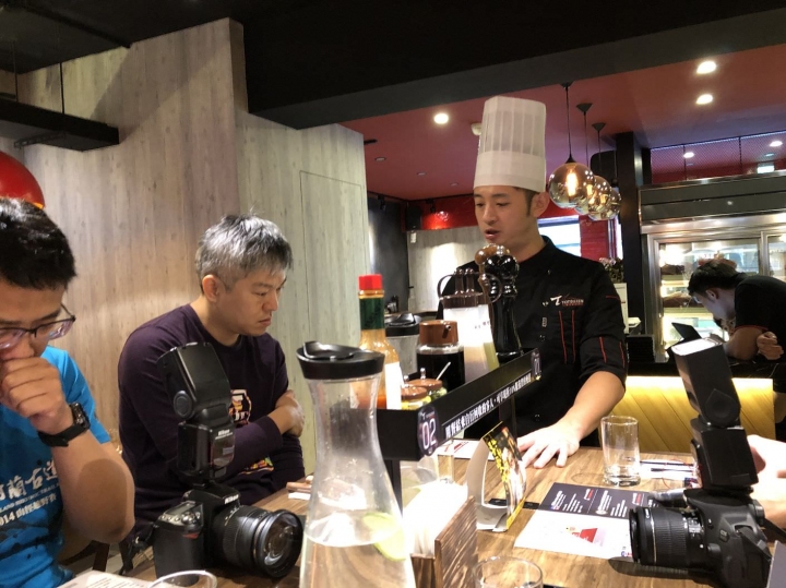 Totsuzen Steak現切現煎以克計價濕式熟成牛排 : 老饕吃巧首選, 打造客製化牛排!