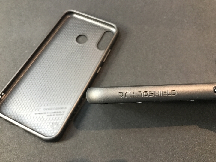 個人認為手感最好的搭配:ZenFone 5 x 犀牛盾