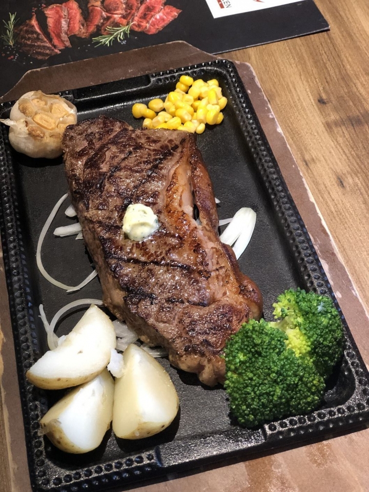 Totsuzen Steak現切現煎以克計價濕式熟成牛排 : 老饕吃巧首選, 打造客製化牛排!