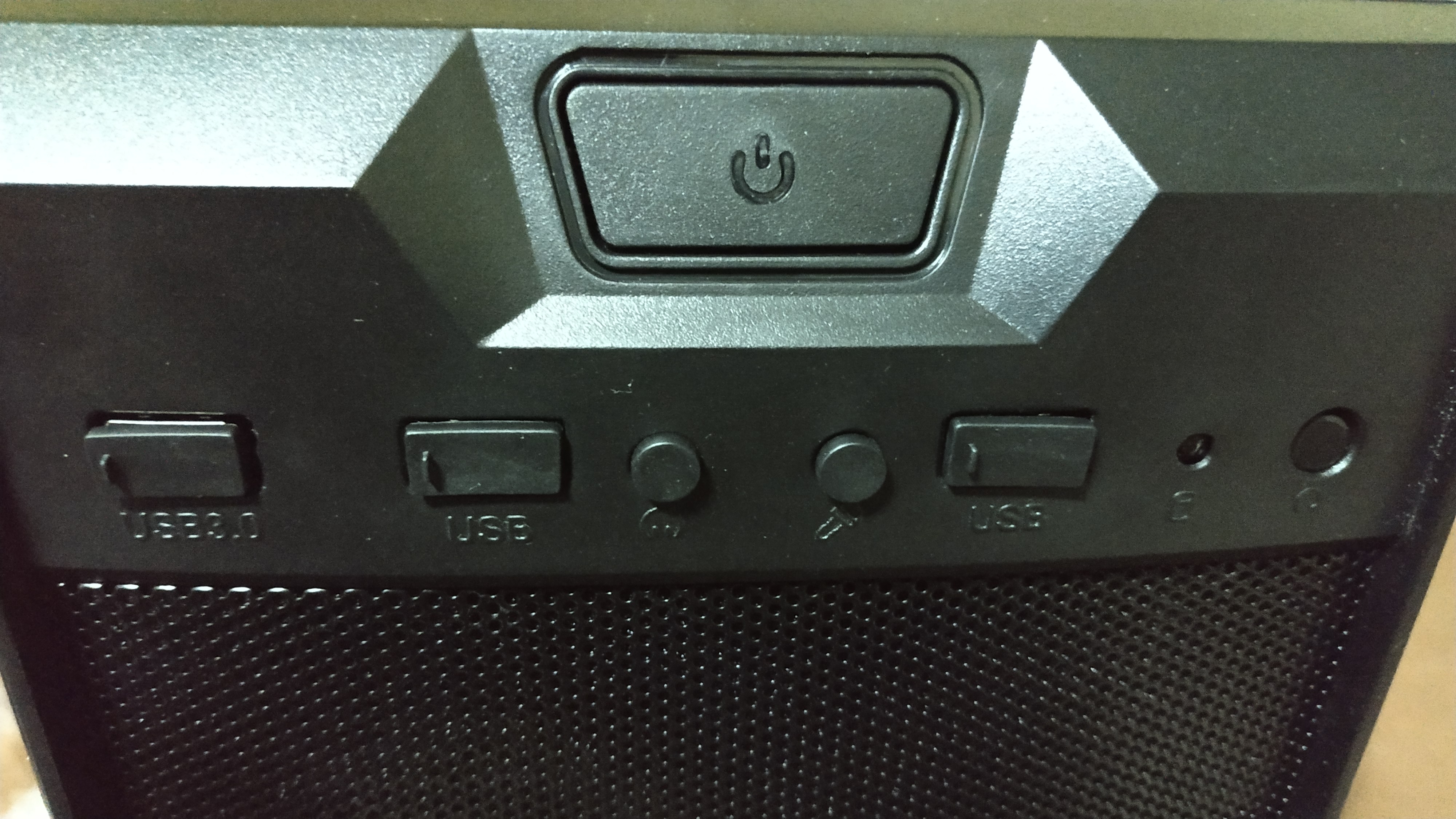 12k自組電腦開箱 i3-8100 + RX570 4G