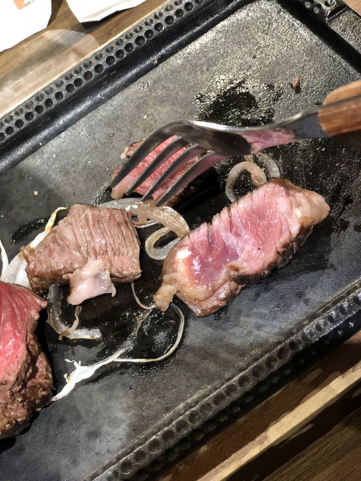 Totsuzen Steak現切現煎以克計價濕式熟成牛排 : 老饕吃巧首選, 打造客製化牛排!