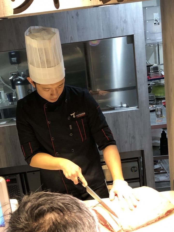 Totsuzen Steak現切現煎以克計價濕式熟成牛排 : 老饕吃巧首選, 打造客製化牛排!