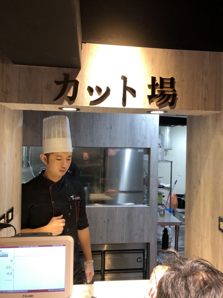 Totsuzen Steak現切現煎以克計價濕式熟成牛排 : 老饕吃巧首選, 打造客製化牛排!