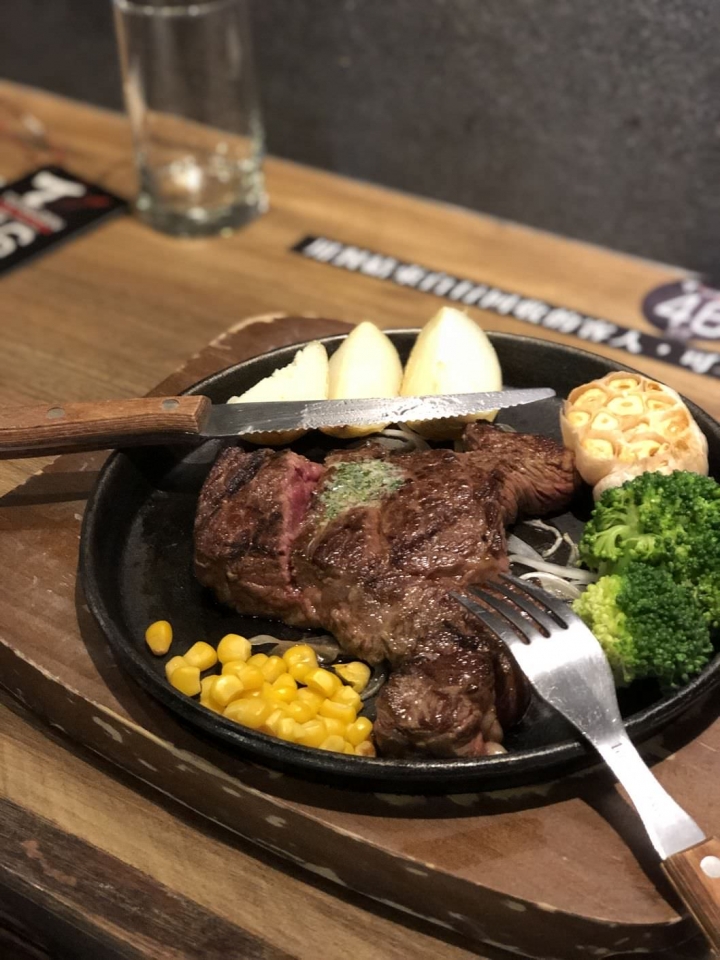 Totsuzen Steak現切現煎以克計價濕式熟成牛排 : 老饕吃巧首選, 打造客製化牛排!