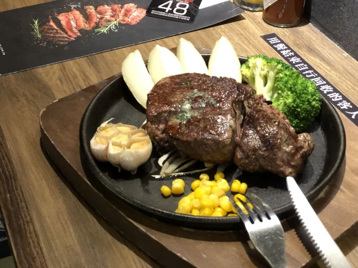 Totsuzen Steak現切現煎以克計價濕式熟成牛排 : 老饕吃巧首選, 打造客製化牛排!