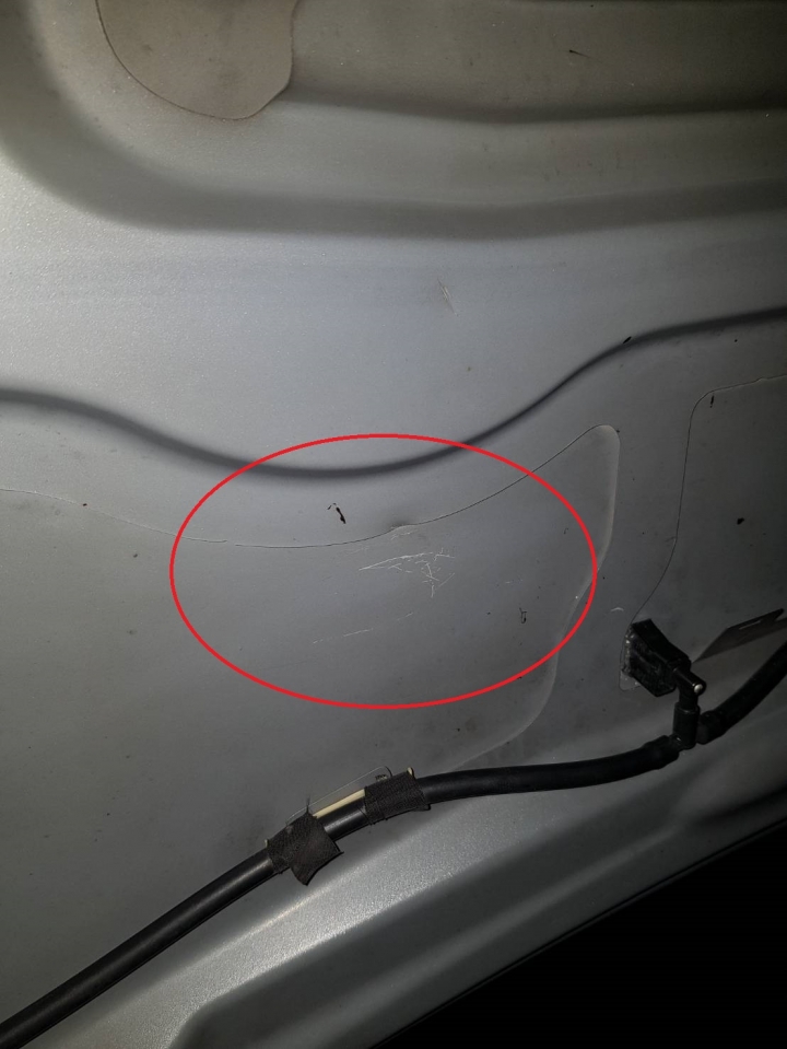 外廠120D 12萬里程保養分享...但車被保養完後引擎卡住發不起來, 要拆汽缸蓋檢查!