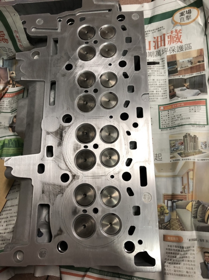外廠120D 12萬里程保養分享...但車被保養完後引擎卡住發不起來, 要拆汽缸蓋檢查!