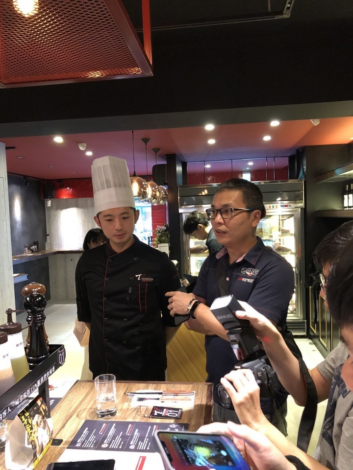 Totsuzen Steak現切現煎以克計價濕式熟成牛排 : 老饕吃巧首選, 打造客製化牛排!