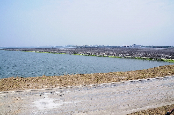 大鵬灣燈會明年2月19日~3月3日,12月3日南州牧草專業區開始整地停車場。